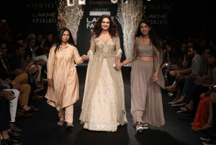 KusumandKarishma1_WeddingAffair Lakme Fashion Week