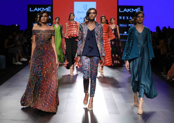 Urvashi Joneja at LFW WF 17 (2) Urvashi Joneja's collection
