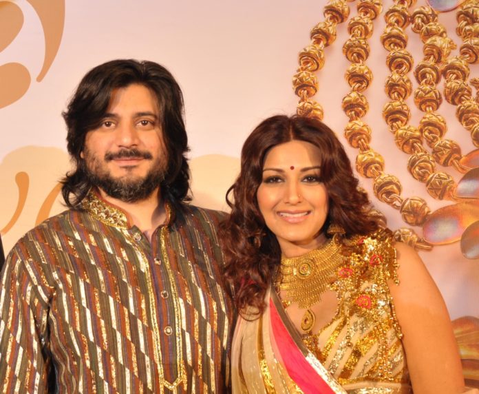 Wedding Affair Actress-Sonali-Bendre-with-husband-Goldie-Behl
