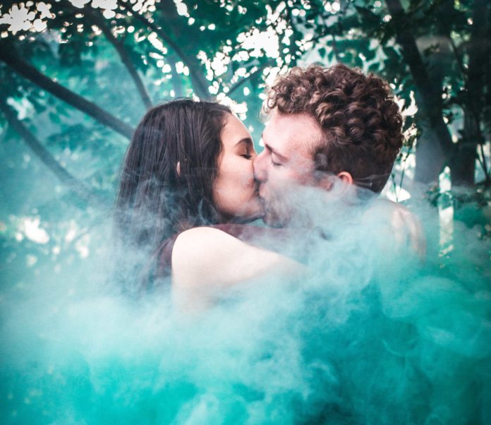 couple-kissing-love