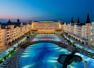 A Grand Palatial Wedding: Titanic Mardan Palace