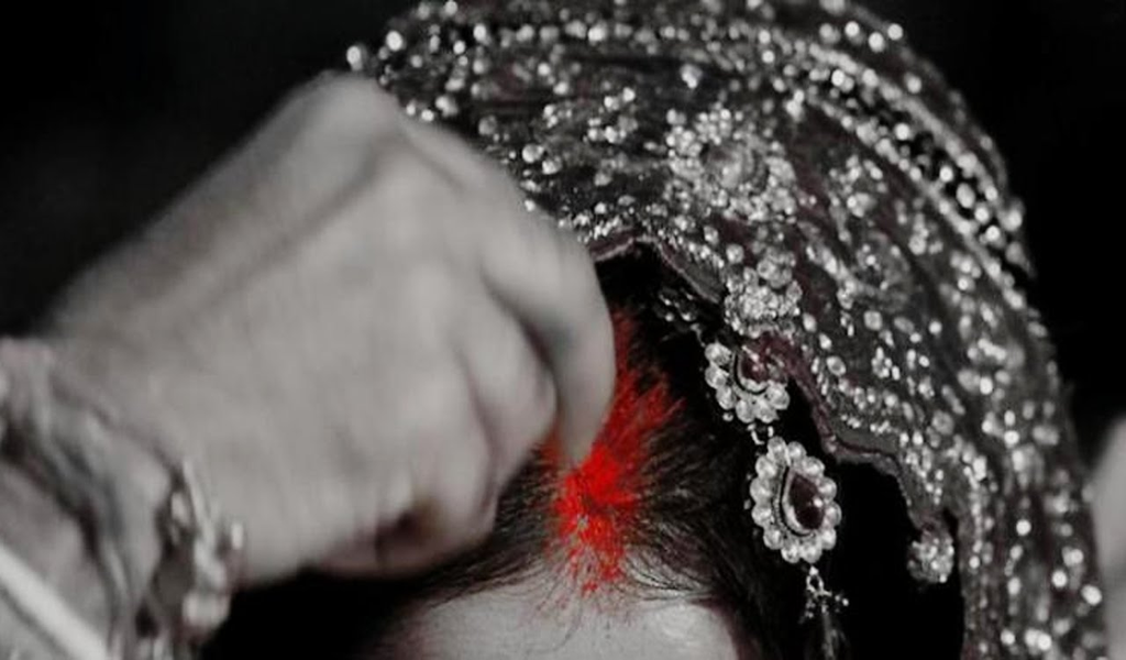 Refusal by a wife to wear shaka and sindoor signifies a refusal to accept marriage: Gauhati HC sindoor