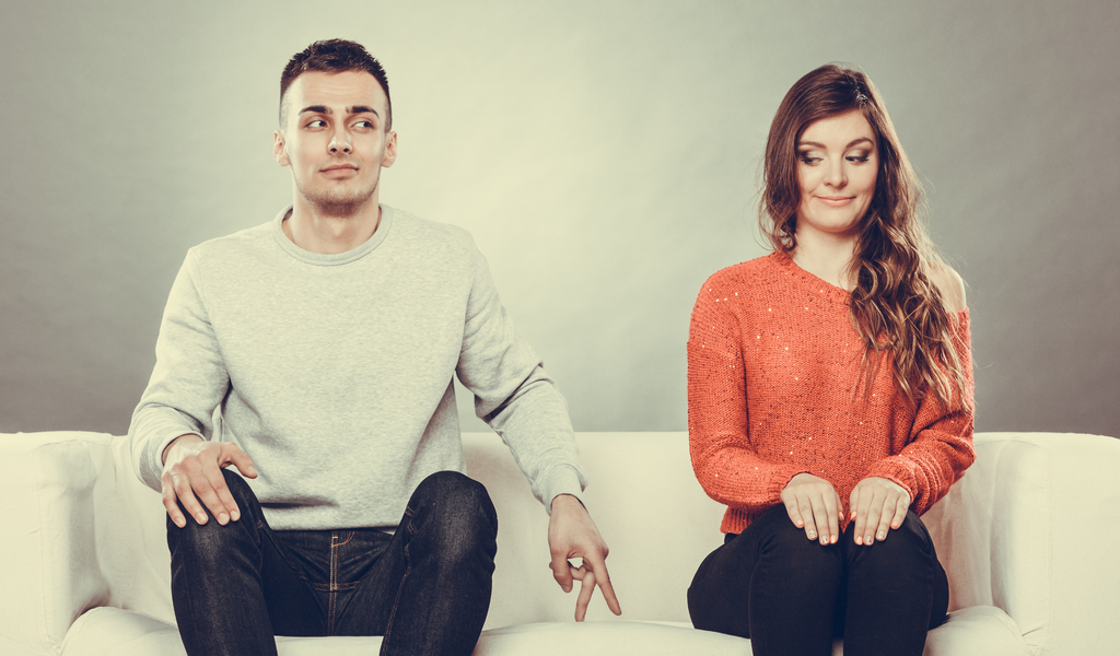 Body language signs that could mean that “he is into you” body language