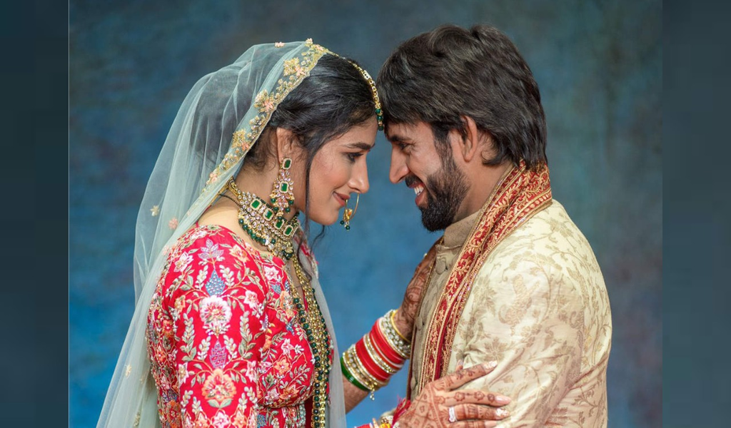 Wrestlers Sangeeta Phogat and Bajrang Punia tie the Knot with 8 ‘Phera’ Sangeeta