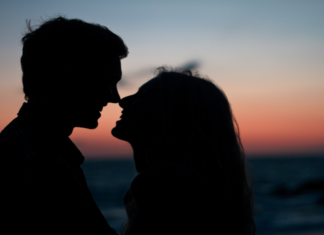 5 signs your partner is no longer interested in you