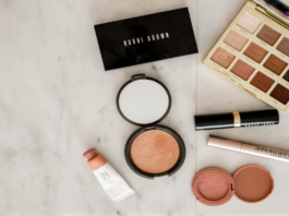 Natural makeup to glow all day without much fuss