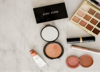 Natural makeup to glow all day without much fuss