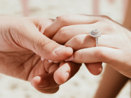 This is how you should take care of your engagement ring ring