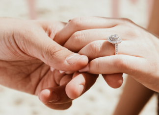 This is how you should take care of your engagement ring ring