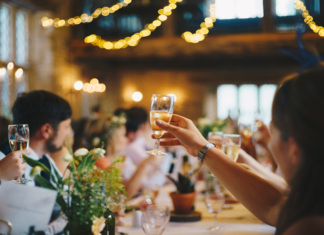 Newlyweds, this is how you can host a party for your friends