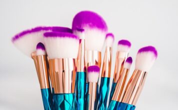 Organic on the go!!: Four organic makeup brand makeup brush