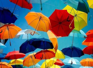 “Must have in monsoon”: List of essentials in your handbag! monsoon