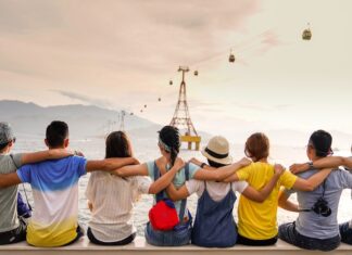 A few ways to introduce your boyfriend to your friends