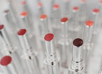 Ways to make your lipsticks stay longer: #LipstickDay Edition makeup