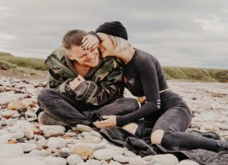 Listing out a few pros and cons of dating your BFF love