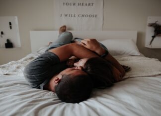 Listing the pros and cons of having rebound sex