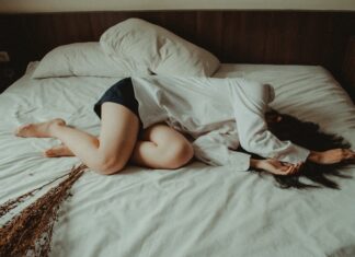 4 Ways men can help women cope with their menstrual cycle pain