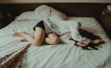 4 Ways men can help women cope with their menstrual cycle pain