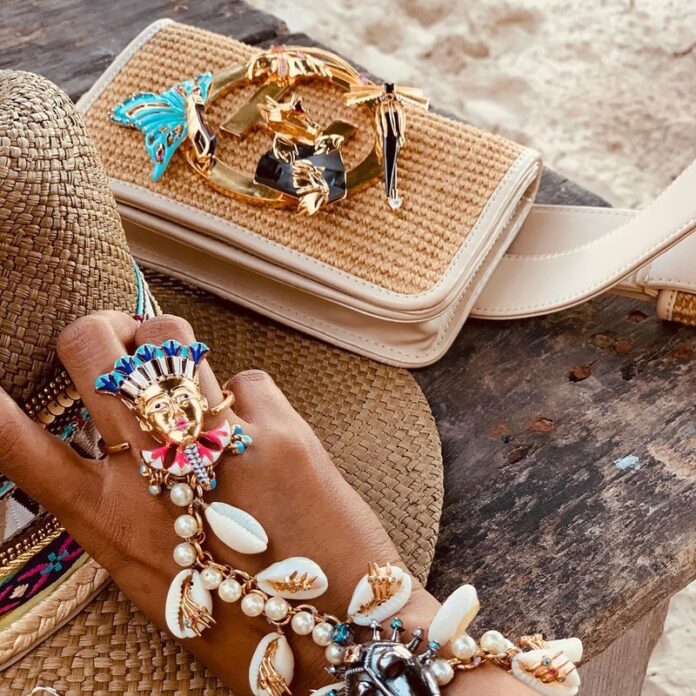 Seashell-jewellery-and-accessories-are-becoming-the-new-BIG-TREND-at-weddings-1