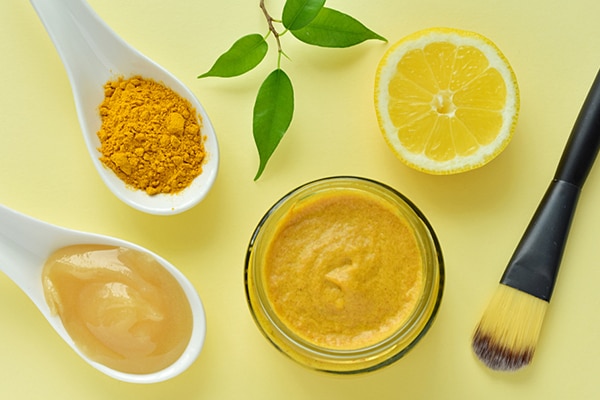 turmeric-face-pack-acne-prone-skin_1