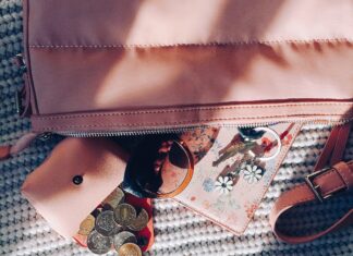 Handbag Essentials to be Prepared for Any Situation