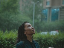 Beat the Monsoon Frizz with These Hairstyles