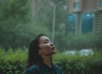 Beat the Monsoon Frizz with These Hairstyles