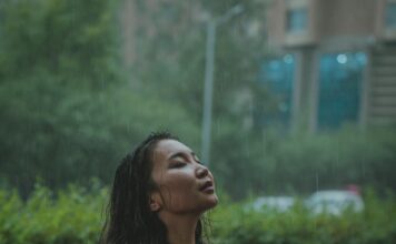Beat the Monsoon Frizz with These Hairstyles