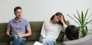10 Signs You And Your Partner Need Couple Counselling couple fighting
