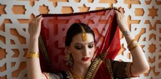 Slay Like a Boss with These Beautiful Hairstyles for a Saree Beautiful Hairstyles for a Saree