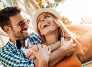 Small Romantic Gestures That Make a Huge Difference in Love! romantic gestures