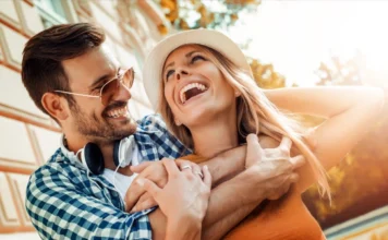 Small Romantic Gestures That Make a Huge Difference in Love! romantic gestures