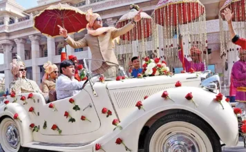 DIY Wedding Car Decoration: Flowers, Ribbons & More! Wedding Car Decoration